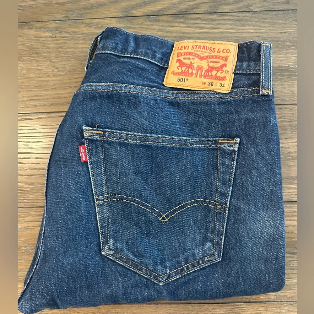 Levi's 501 Button Fly Men's Dark Blue Straight Jeans Size 36x31‎